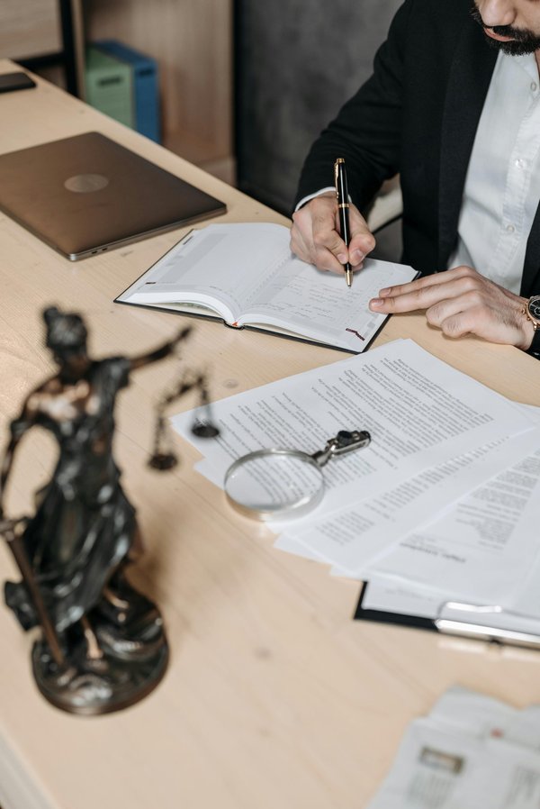 Commissaire de justice à Neuville-sur-Saône : services essentiels